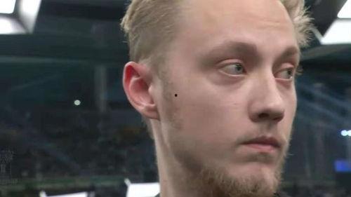 男人哭得很伤心欧美视频,欧美男子深情哭泣视频引发共鸣