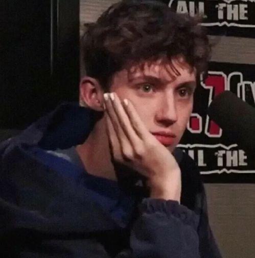 欧美攻受在线男男视频,激情四溢的攻受演绎，带你领略禁忌之恋