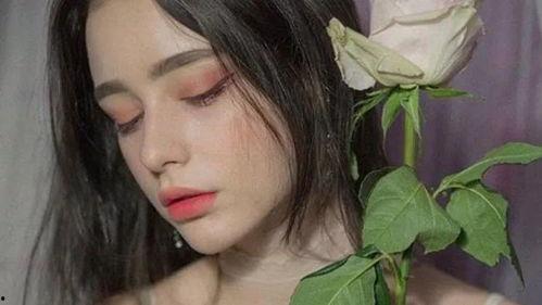 欧美女生痛哭的视频,情感释放的震撼瞬间